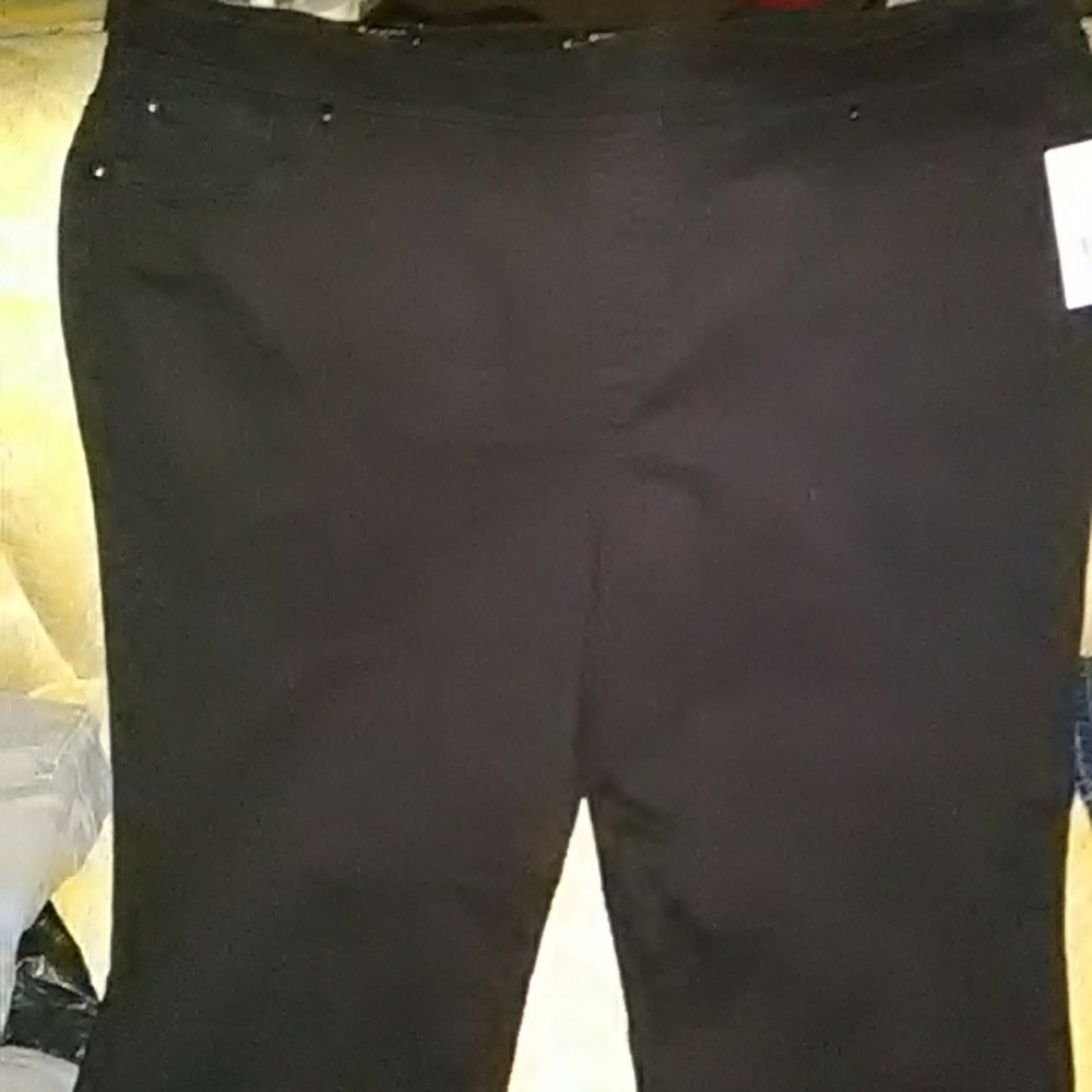 Black pants curvy average super stretch fabric, sits at waist hidden comfort